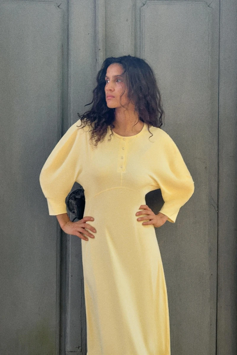 ROBE MIDI À BOUTONS