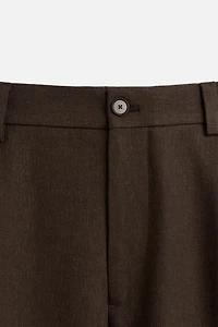 TEXTURED PLEATED SHORTS