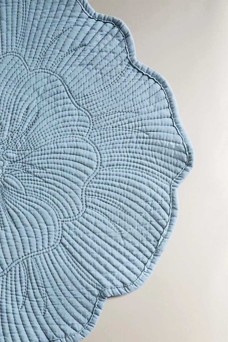 QUILTED FLORAL PLACEMAT