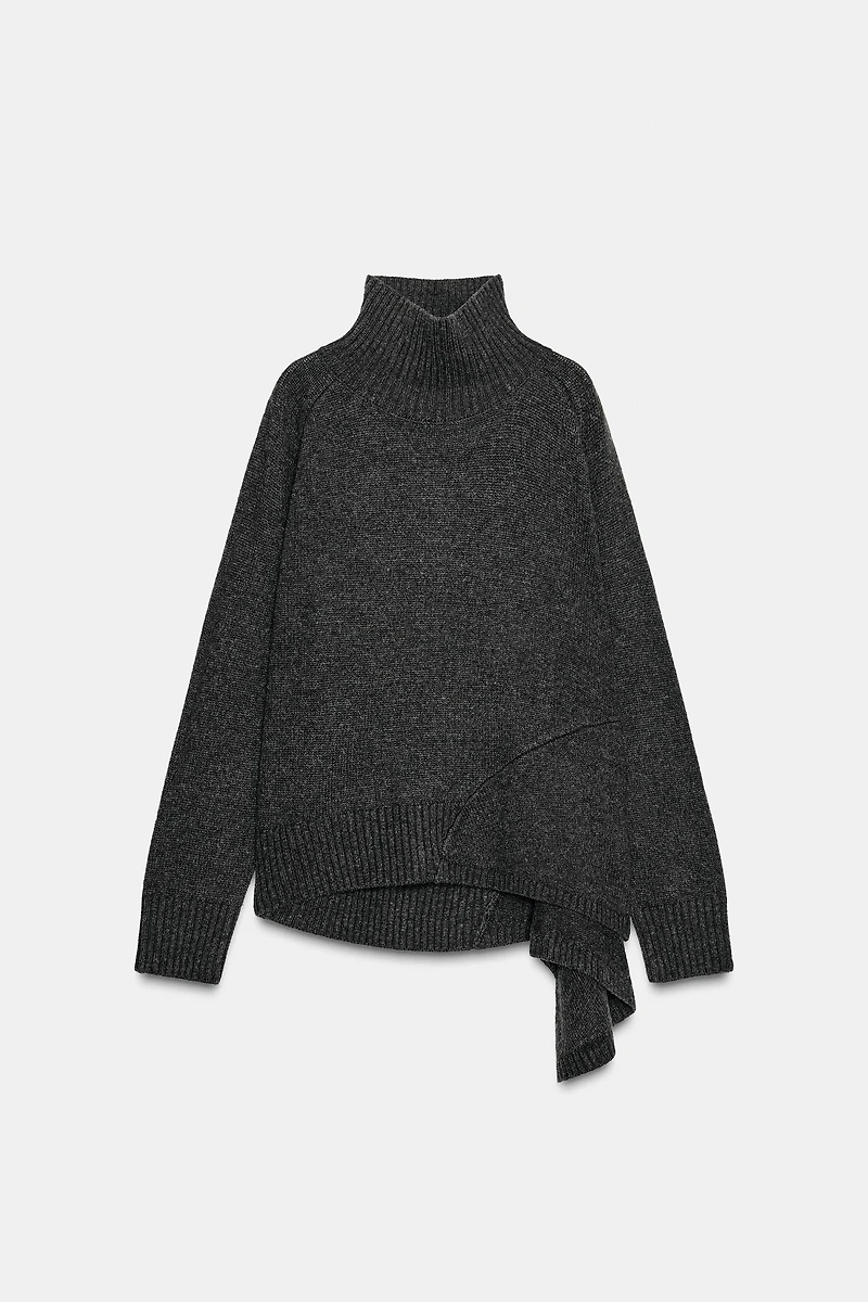 PULL AVEC LAINE ET OURLET ASYMÉTRIQUE