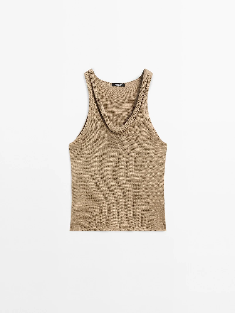 Crop top with neck detail