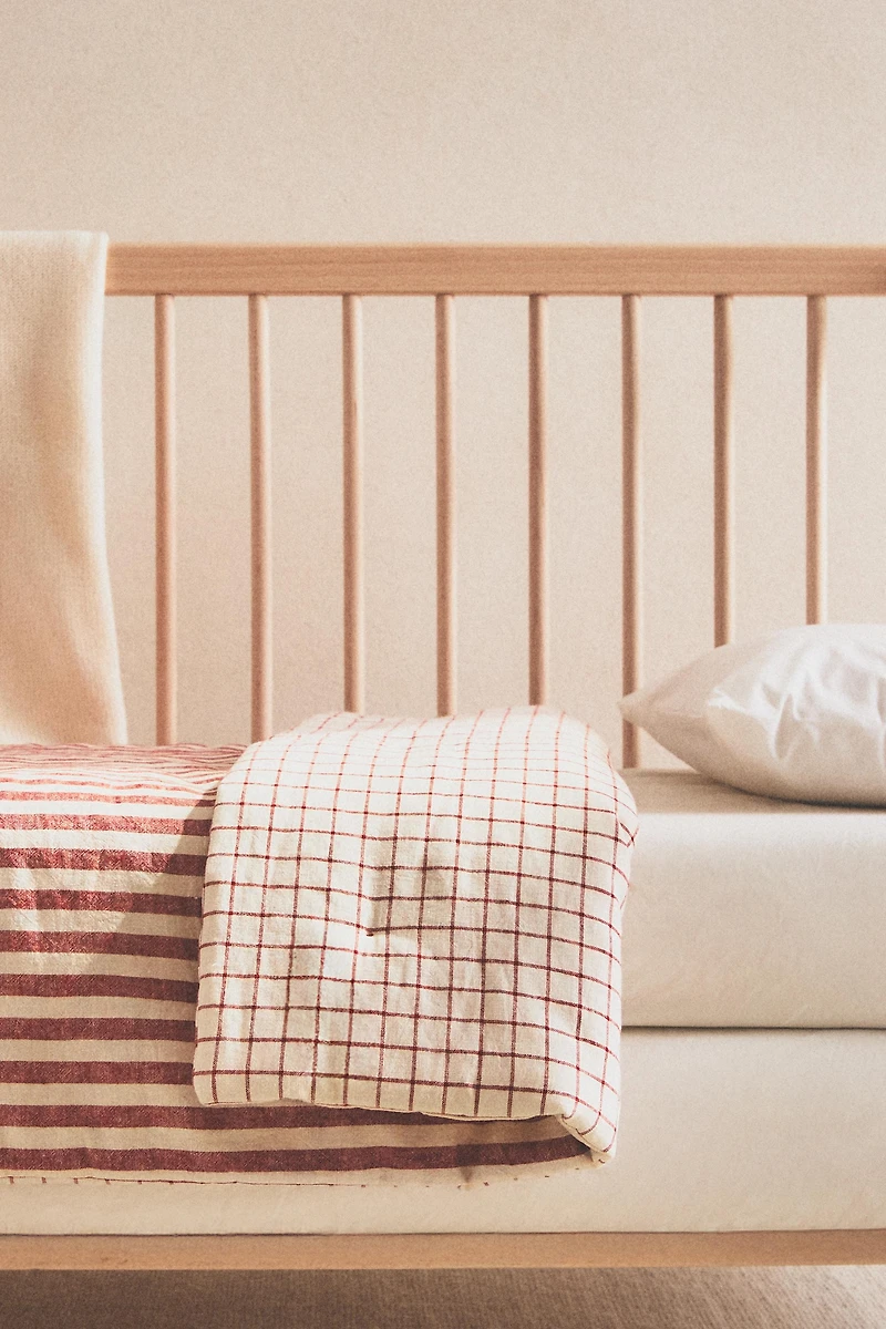 KIDS' LINEN AND COTTON STRIPED QUILT