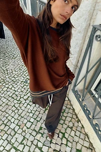 PULL EN MAILLE AVEC CORPS CAPE