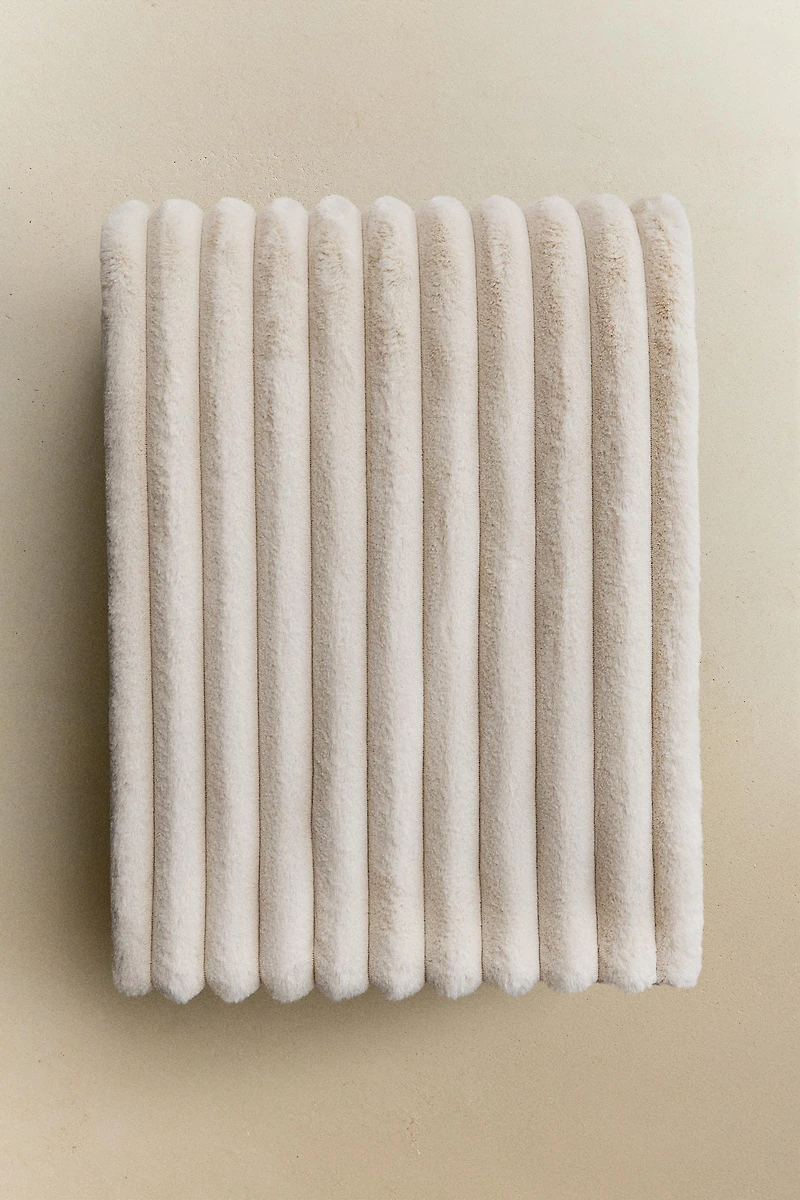 TEXTURED FAUX FUR BLANKET