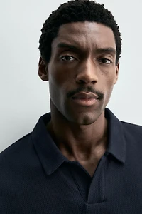 REGULAR FIT TEXTURED POLO