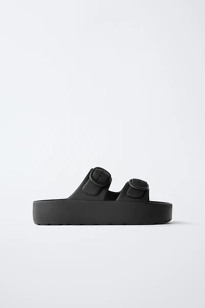 RUBBERIZED BUCKLED SANDALS