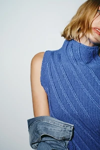 TEXTURED KNIT VEST