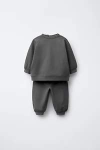 SWEATSHIRT AND JOGGER PANTS SET