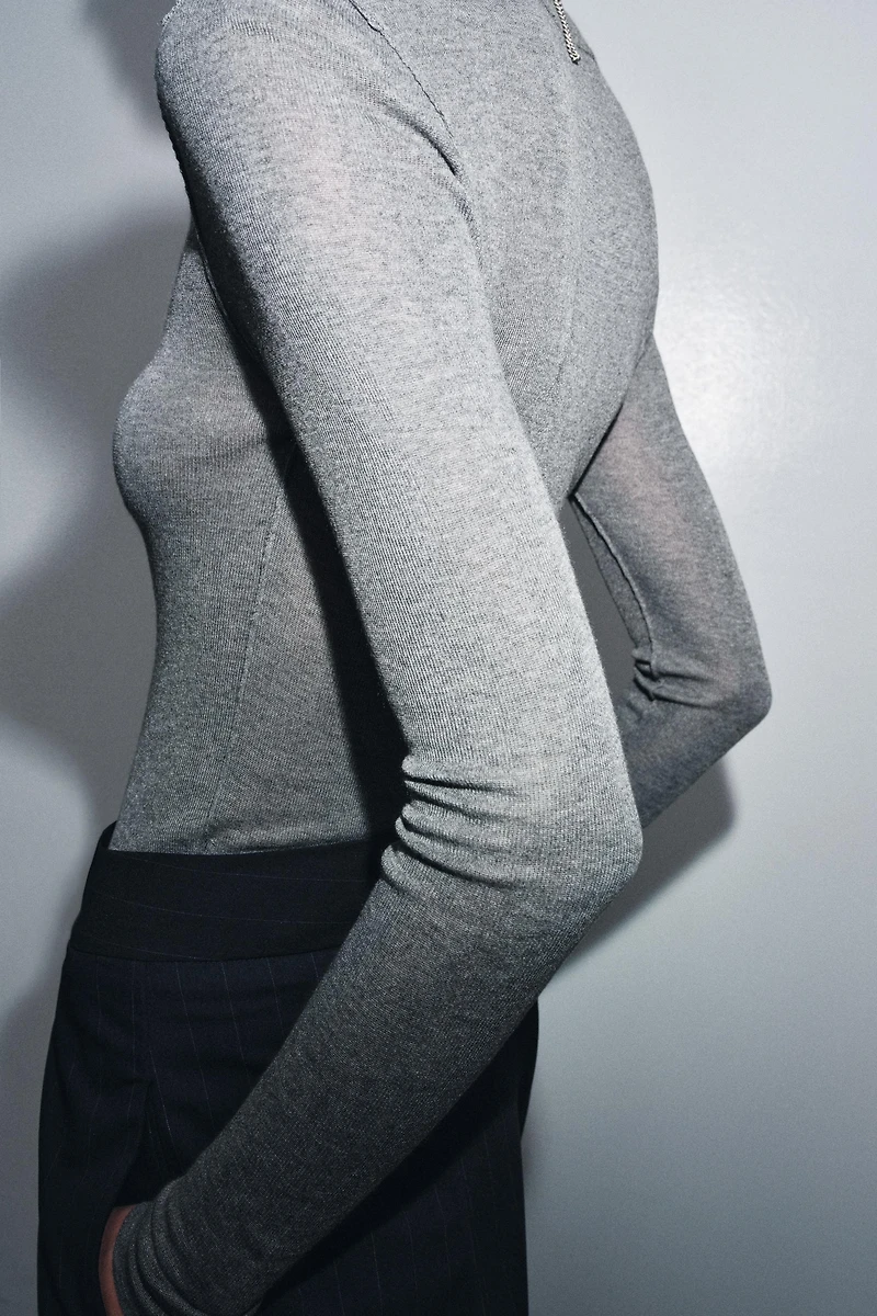 EXTRA-FINE KNIT TOP