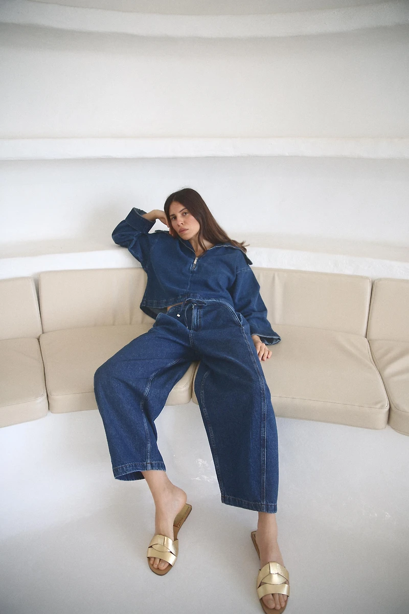 FLAT CROSSED LEATHER SANDALS