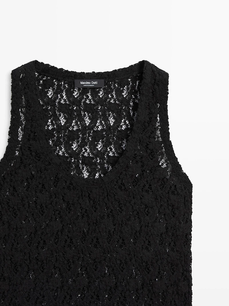 Round neck lace top