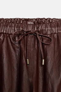 PANTALON EN MATIÈRE SYNTHÈTIQUE