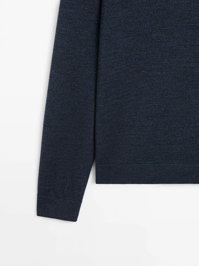Knit 100% merino wool sweater with crew neck