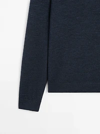 Knit 100% merino wool sweater with crew neck