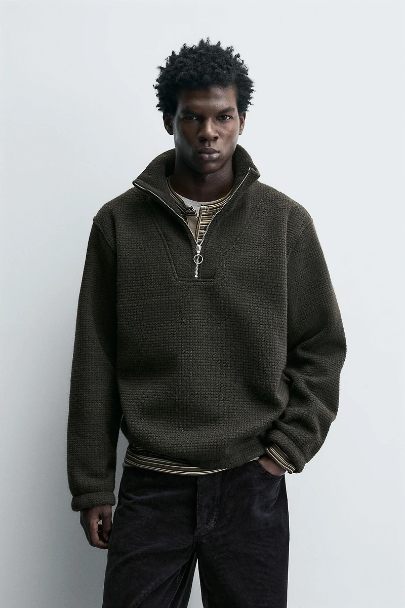 TEXTURED QUARTER-ZIP SWEATSHIRT