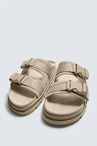 VOLUMINOUS LEATHER SANDALS