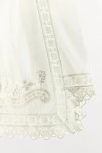 FLORAL EMBROIDERED LACE SHORTS