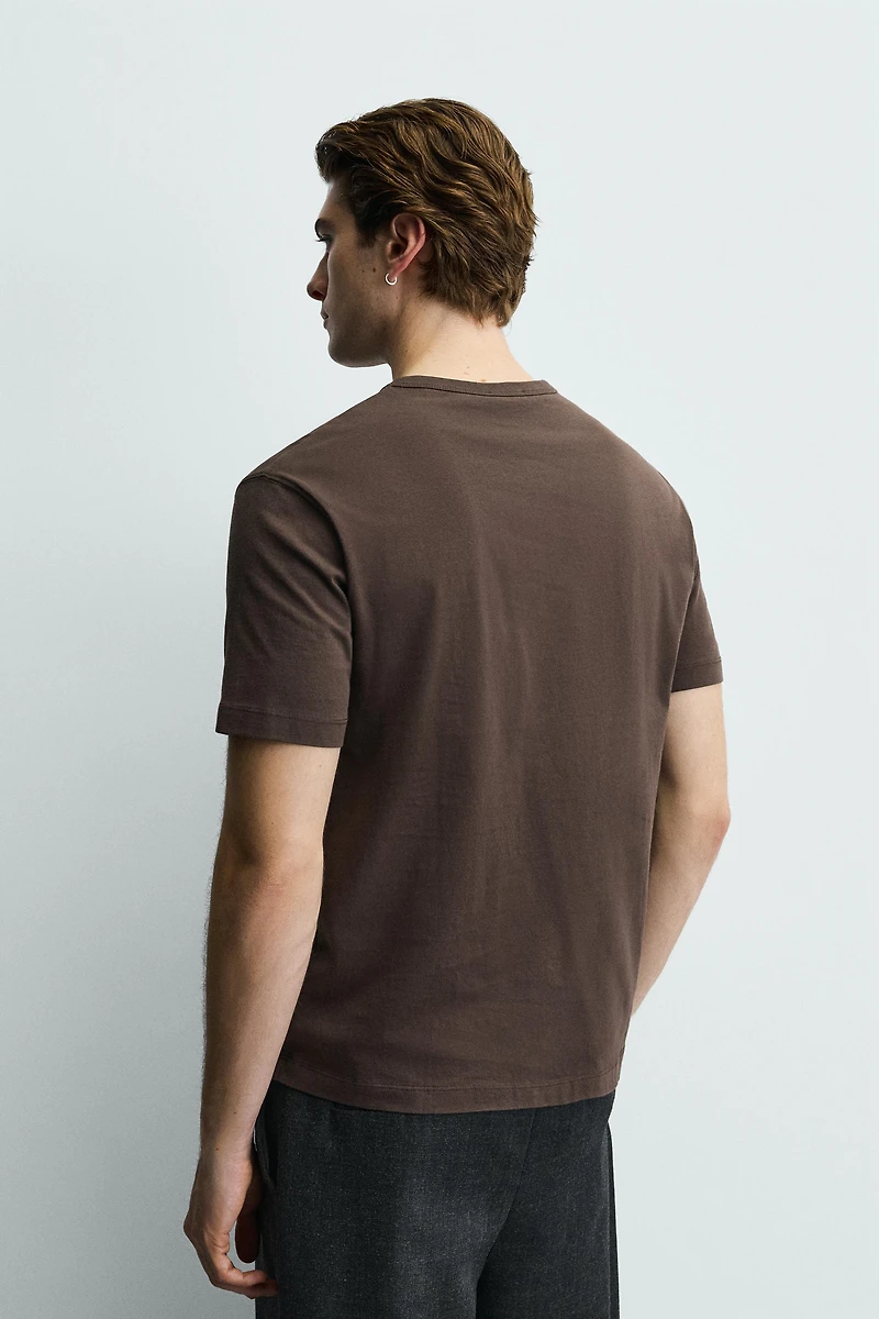 T-SHIRT À INSCRIPTION BRODÉE