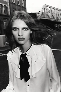 CONTRAST TIE RUFFLE BLOUSE