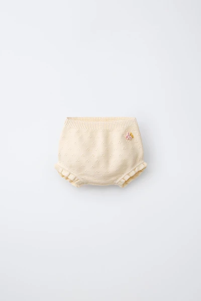 CULOTTE AJOURÉE ET POMPONS