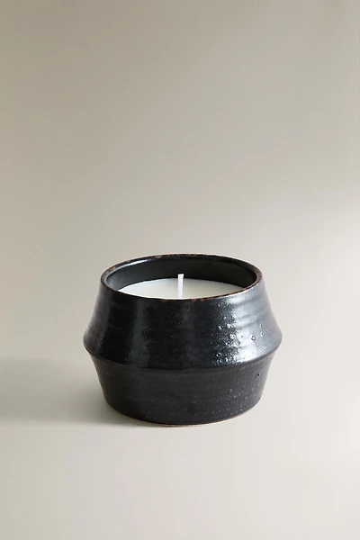 G) AMBER VANILLA SCENTED CANDLE