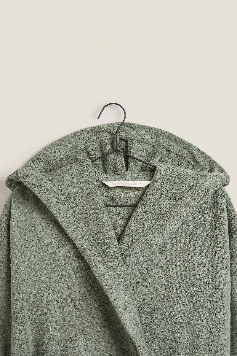 HOODED BATHROBE (360 GXM²)