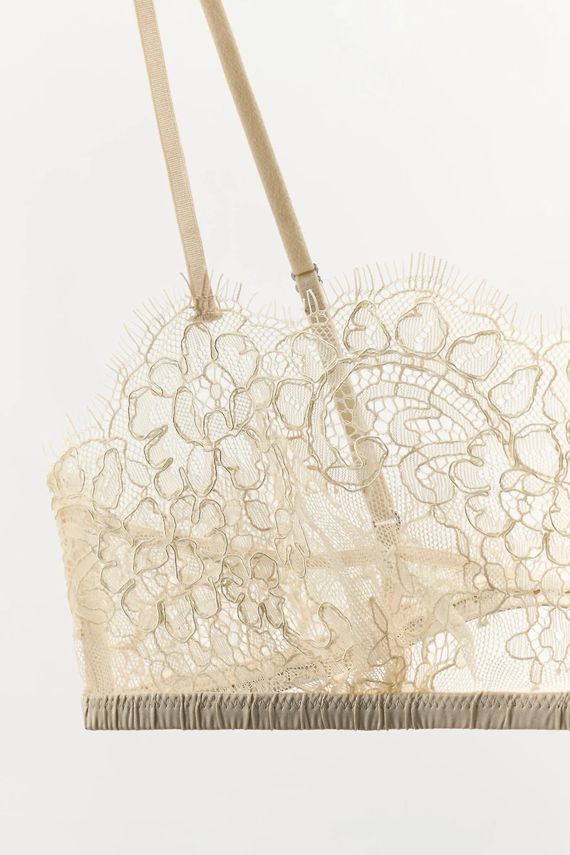 EMBROIDERED LACE BANDEAU BRALETTE