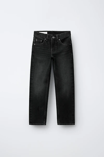 STRAIGHT LEG JEANS
