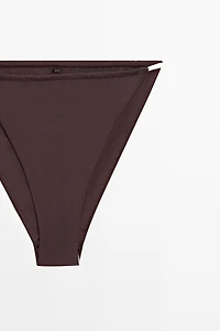 Bikini bottoms with contrast bow