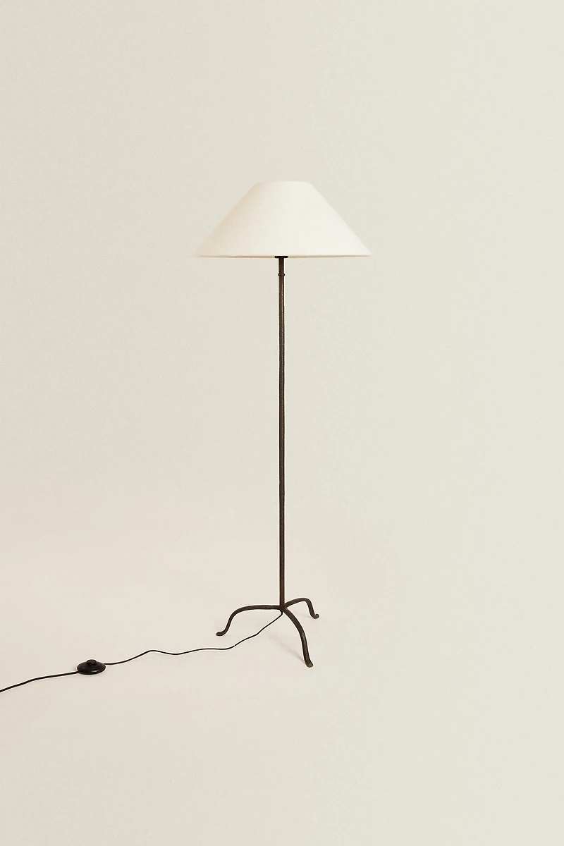 TRIPOD BASE FLOOR LAMP