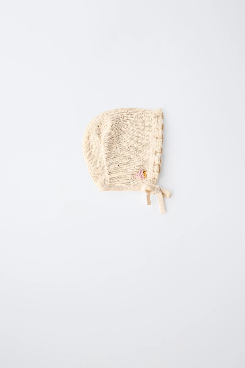 EMBROIDERED FLOWER KNIT BONNET