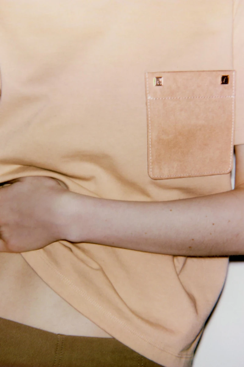 CONTRAST POCKET T-SHIRT