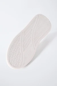 CHUNKY SOLE SNEAKER