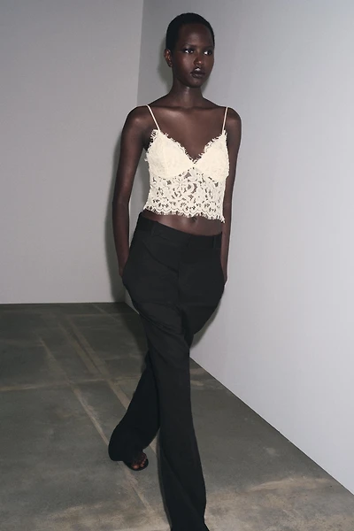 EMBROIDERED CROPPED TOP