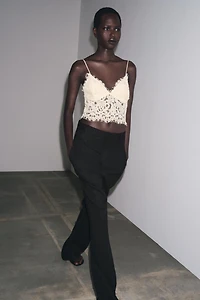 EMBROIDERED CROPPED TOP