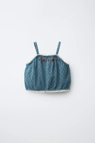 EMBROIDERED FLORAL KNIT TOP WITH LACE TRIM