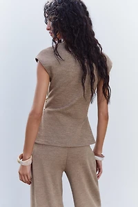 TEXTURED CLASP TOP