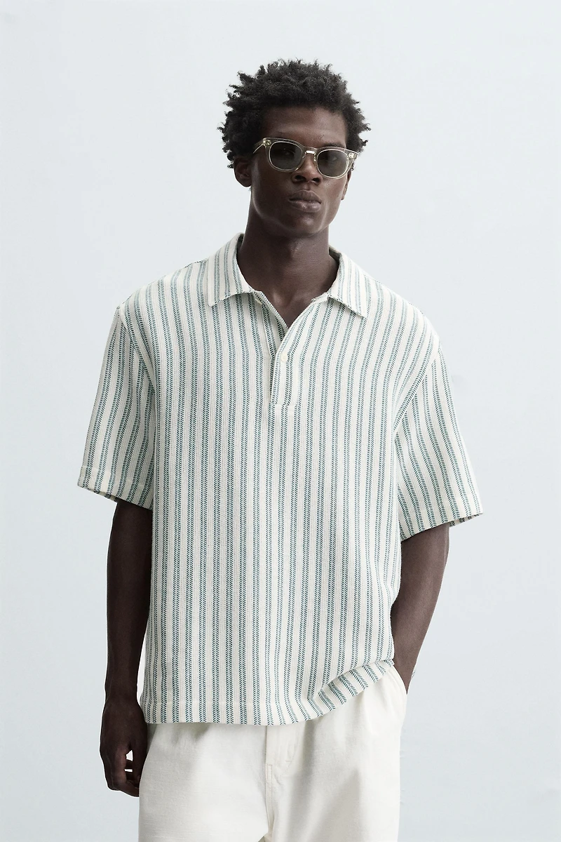CHEMISE POLO STRUCTURÉE À CHEVRONS