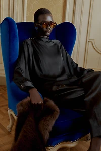 BLOUSE SATINÉE BOUTONS ÉPAULE