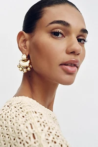 METAL EARRINGS WITH EMBOSSED PIECES