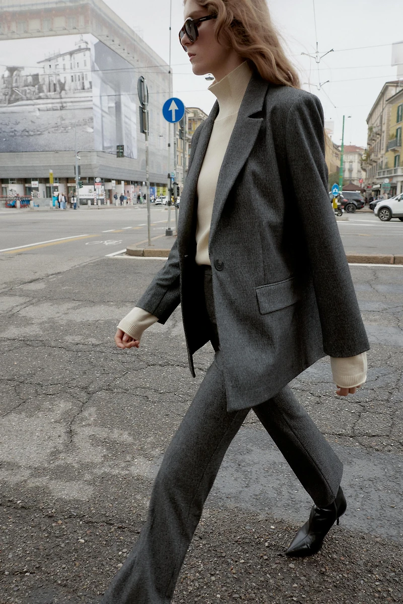 STRAIGHT BLAZER WITH SHOULDER PADS