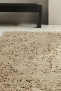 WOOL AREA RUG WITH A FLORAL PRINT