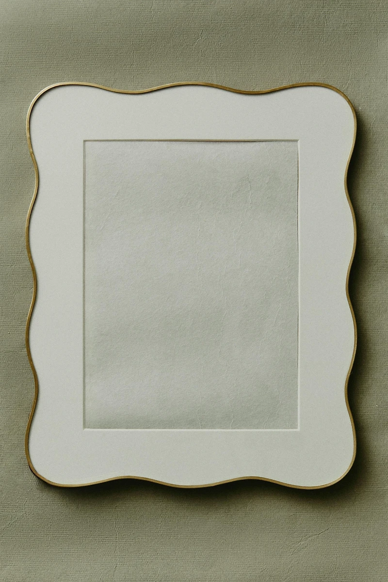 SCALLOPED METAL PICTURE FRAME