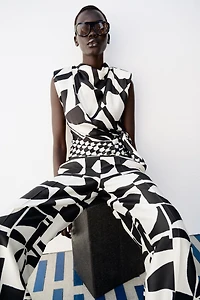 GEOMETRIC PRINT SHOULDER PAD TOP