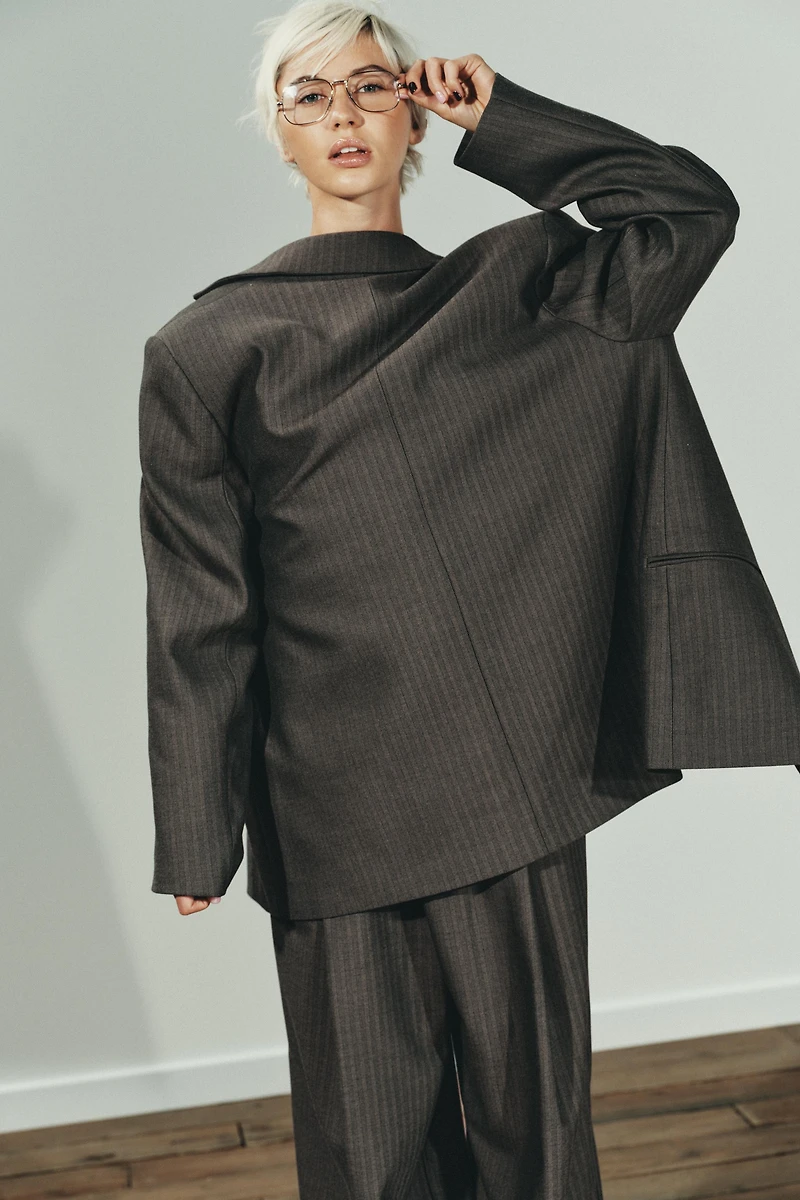 OVERSIZED MULTI-POSITION BUTTON BLAZER