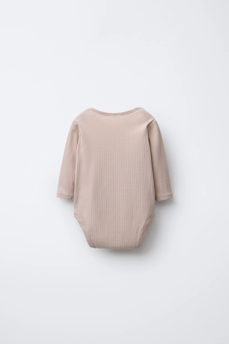 LOT DE CINQ BODYS POUSSINS