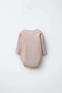 LOT DE CINQ BODYS POUSSINS