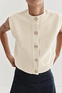 GILET EN MAILLE AVEC BOUTON DORÉ