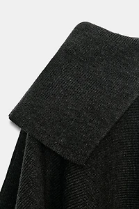CAPE AVEC LAINE COL ASYMÉTRIQUE