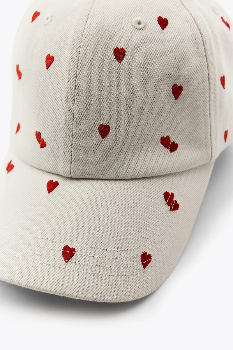 TWILL CAP WITH EMBROIDERED HEARTS